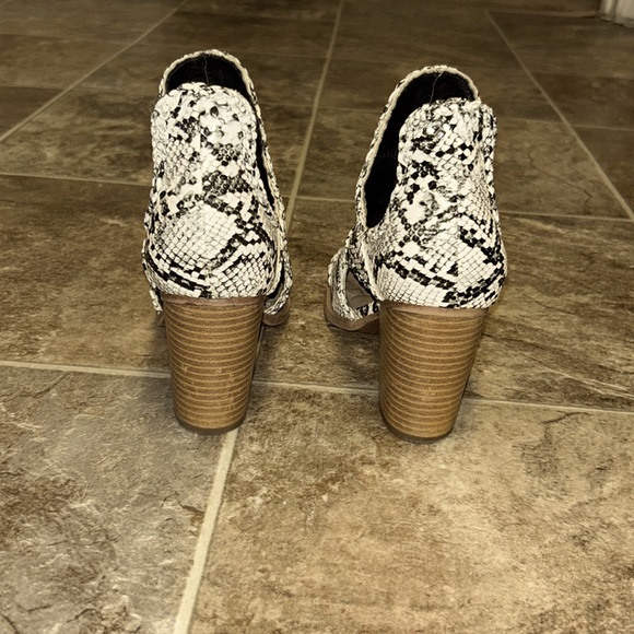 🐍Mata Women’s Size 6/6.5 Snakeskin, Block Heeled, Ankle Boots🐍 - Picture 2 of 6